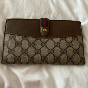 Gucci Vintagr wallet.